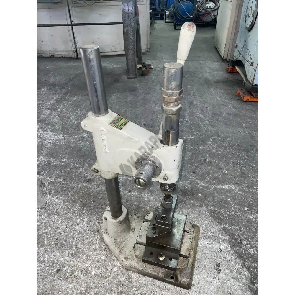 PRESMAK MASAÜSTÜ PERÇİN KUŞ GÖZÜ ÇIT ÇIT PRESİ