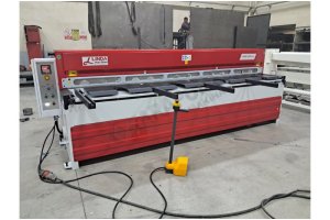 LRGM 3050 x 4mm  NC Kontrollü Rediktörlü Giyotin Makas LİNDA MAC