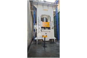 Tomruk Marka 250 Ton Hidrolik Pres Tezgahı